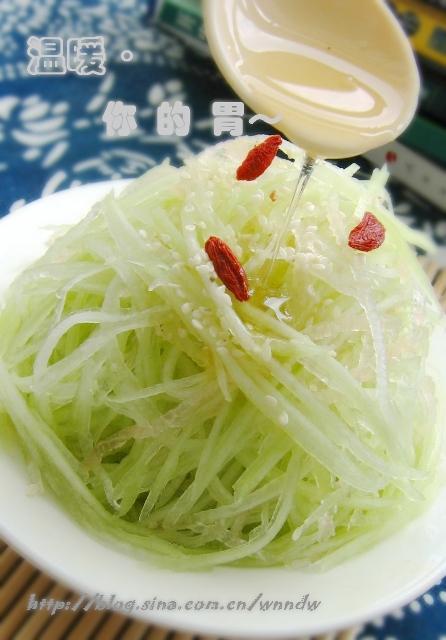 蜜汁水晶瓜丝的做法(西瓜皮做菜)
